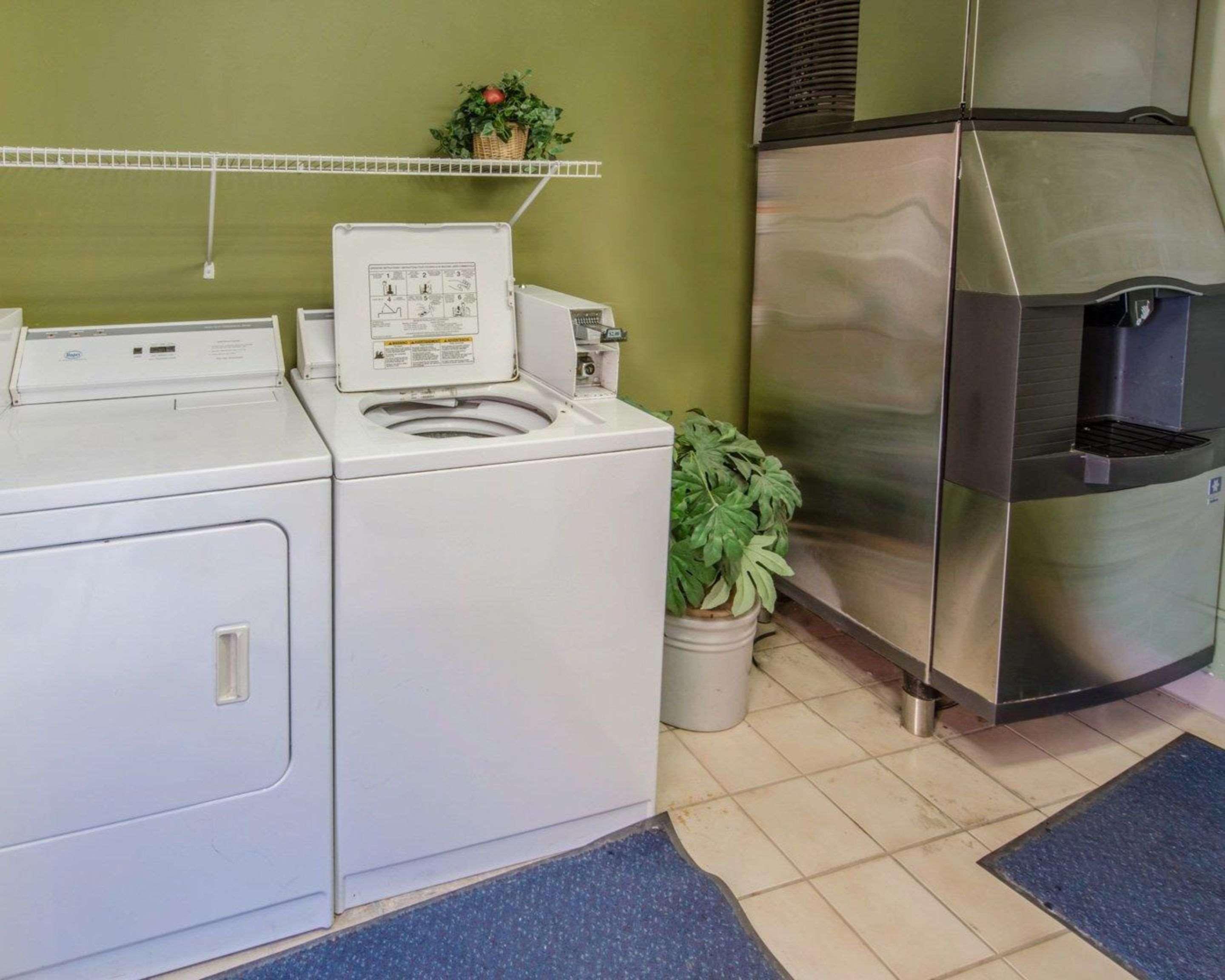 Quality Inn Barkeyville Экстерьер фото